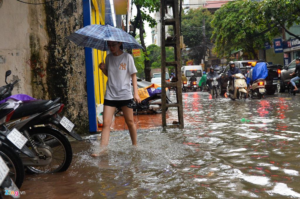 Xe chết máy hàng loạt sau mưa lớn-6