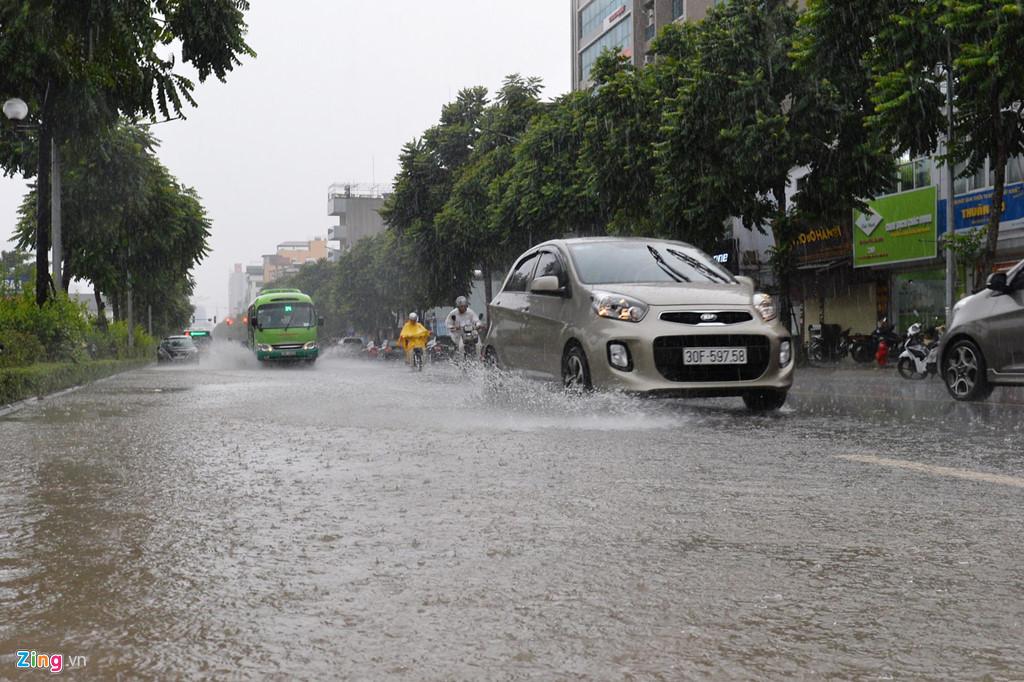 Xe chết máy hàng loạt sau mưa lớn-1