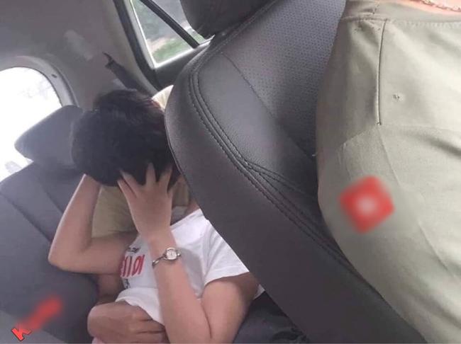 Vô tư ân ái trên taxi, clip nóng 23 giây của cặp nam nữ bị phát tán làm xôn xao mạng xã hội-2