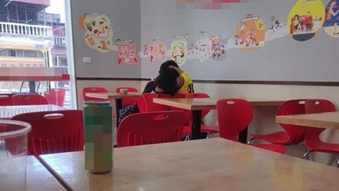 Vô tư ân ái trên taxi, clip nóng 23 giây của cặp nam nữ bị phát tán làm xôn xao mạng xã hội-5