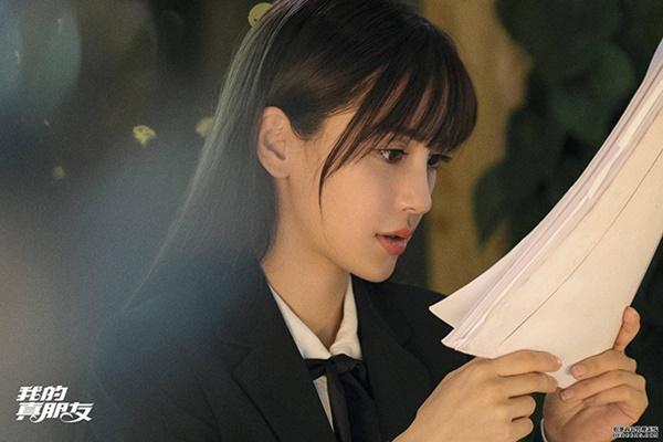 Triệu Lệ Dĩnh, Angelababy ế vai sau khi sinh con-2