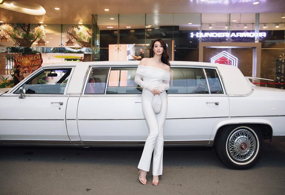 Khánh My lái siêu xe tuyệt đẹp cùng dàn sao Việt đến ra mắt ngoại truyện Fast & Furious-2