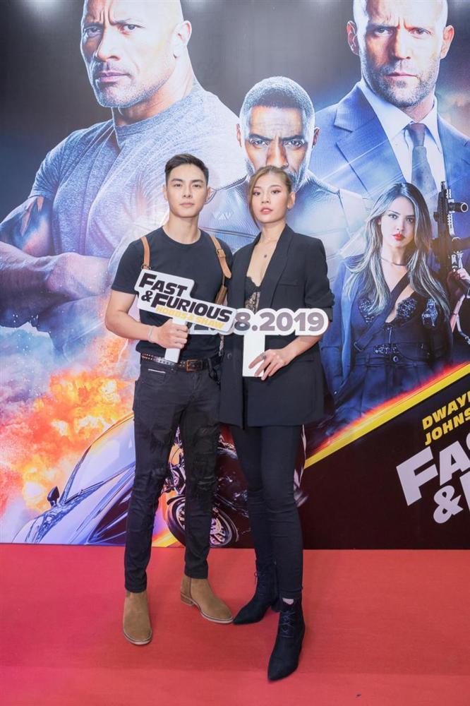 Khánh My lái siêu xe tuyệt đẹp cùng dàn sao Việt đến ra mắt ngoại truyện Fast & Furious-4