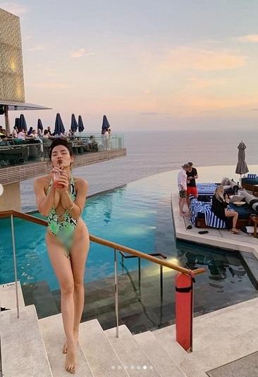 Phương Trinh Jolie gây sốc khi tung ảnh mặc áo tắm khoét hông lộ nguyên phần nhạy cảm nhất cơ thể-7