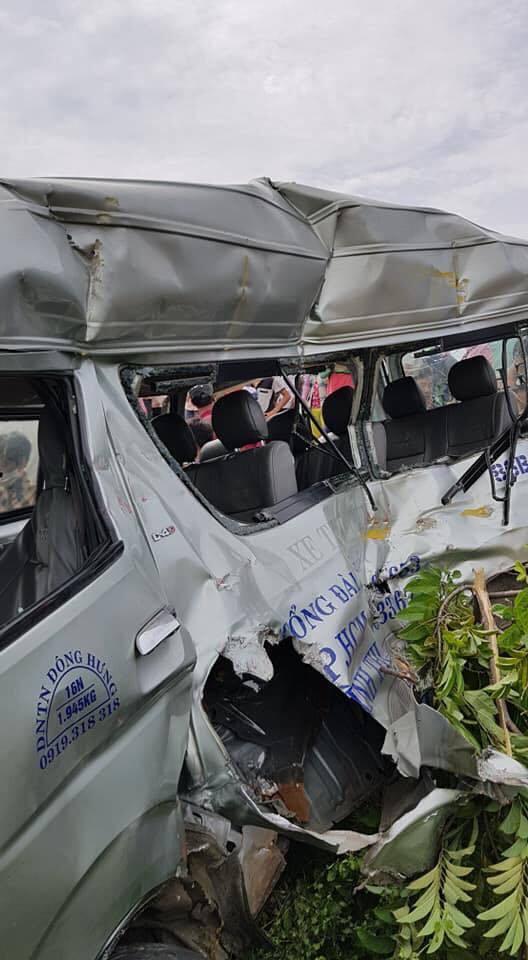 Hiện trường tàu hỏa tông ô tô 16 chỗ 3 người chết ở Bình Thuận-10