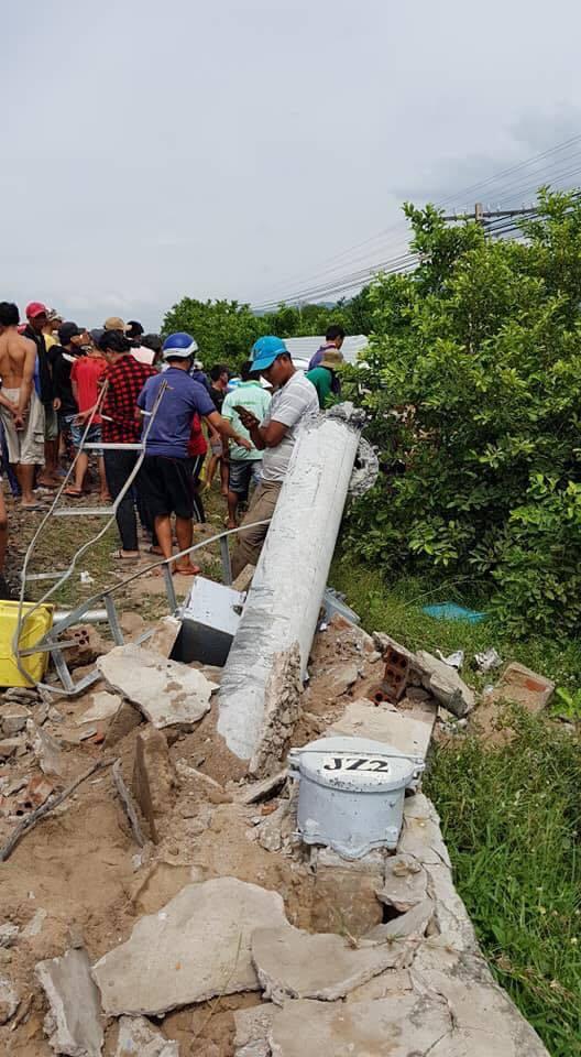 Hiện trường tàu hỏa tông ô tô 16 chỗ 3 người chết ở Bình Thuận-4