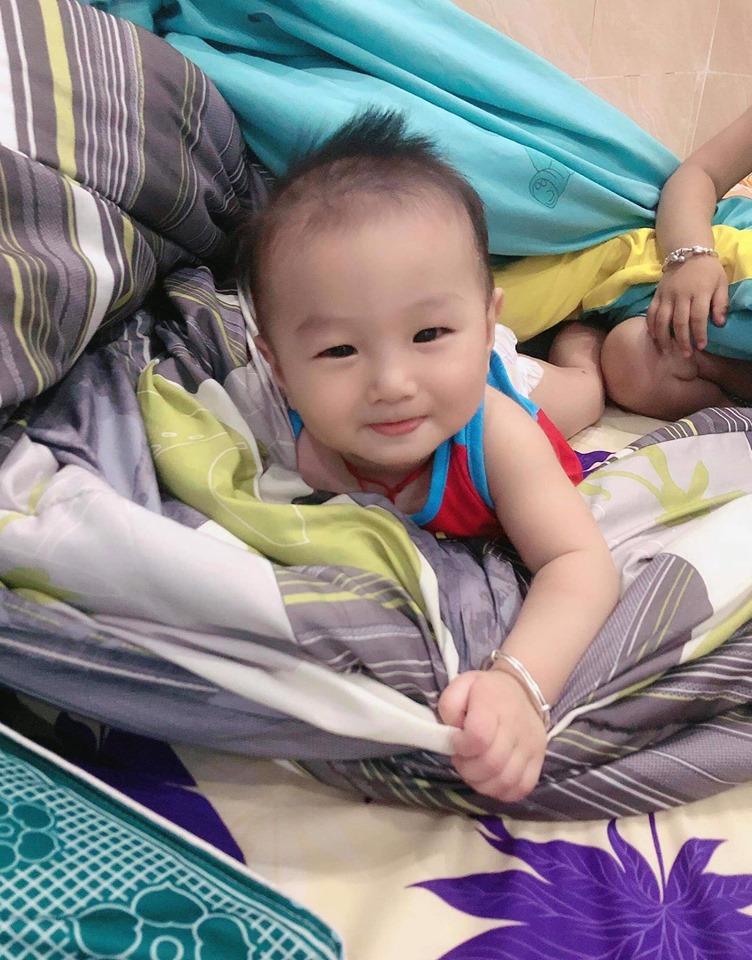 Lạ thay, con trai Lâm Khánh Chi càng lớn càng giống bố dù không cùng máu mủ-9