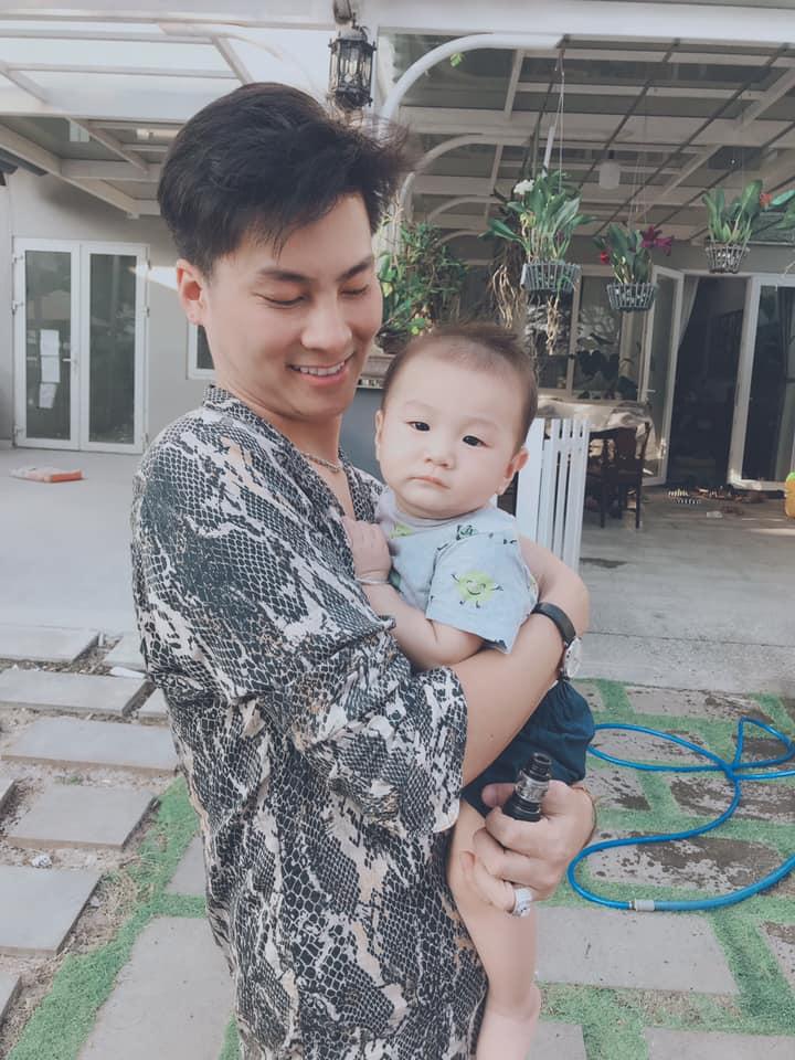 Lạ thay, con trai Lâm Khánh Chi càng lớn càng giống bố dù không cùng máu mủ-6