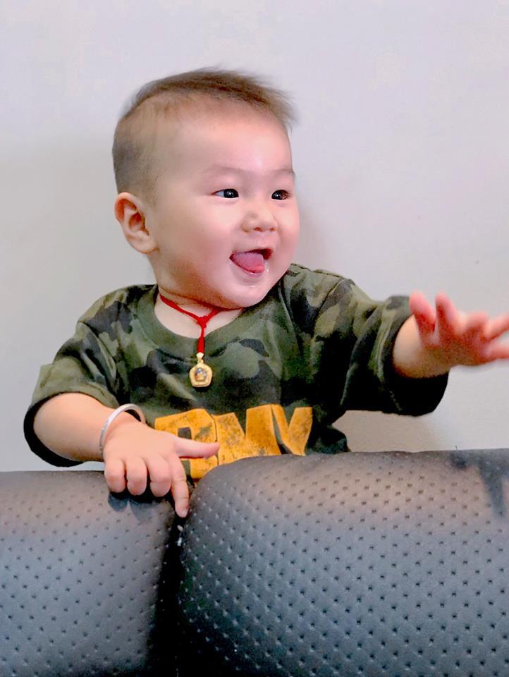 Lạ thay, con trai Lâm Khánh Chi càng lớn càng giống bố dù không cùng máu mủ-12