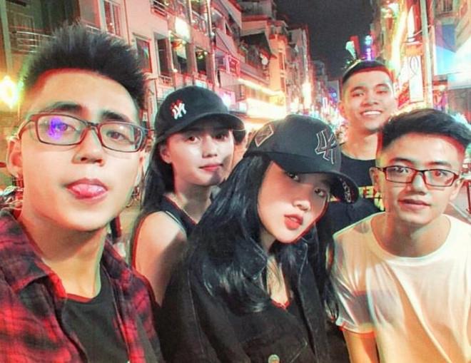 Thêm hội bạn cực phẩm gồm em trai Sơn Tùng và hai bạn gái cầu thủ-1