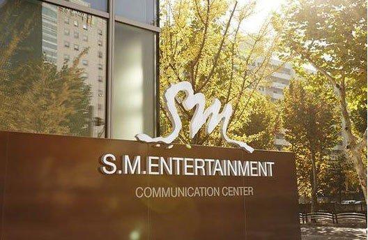 Người hâm mộ vui buồn lẫn lộn trước thông tin tiệm tạp hóa nổi tiếng của SM đối mặt với nguy cơ đóng cửa vĩnh viễn-2