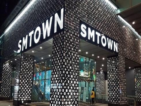 Nam thần tượng nhà SM: Sáng vừa lộ clip hôn người mẫu ở phòng tắm hơi, chiều lại dính tin đồn hẹn hò diễn viên nổi tiếng-5