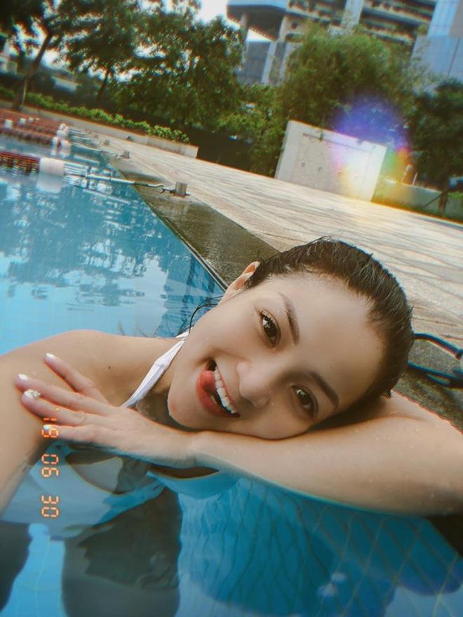 Xôn xao loạt ảnh gái xinh khoe vòng 3 khủng trên du thuyền, nhưng đời thường còn choáng váng hơn nhiều-11