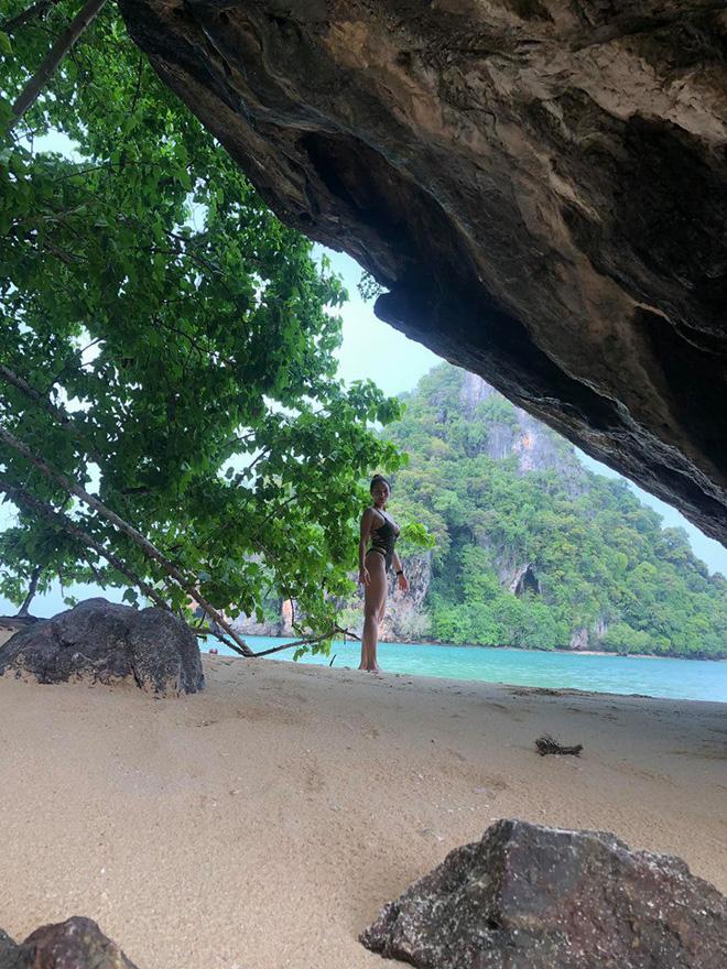 Xôn xao loạt ảnh gái xinh khoe vòng 3 khủng trên du thuyền, nhưng đời thường còn choáng váng hơn nhiều-6