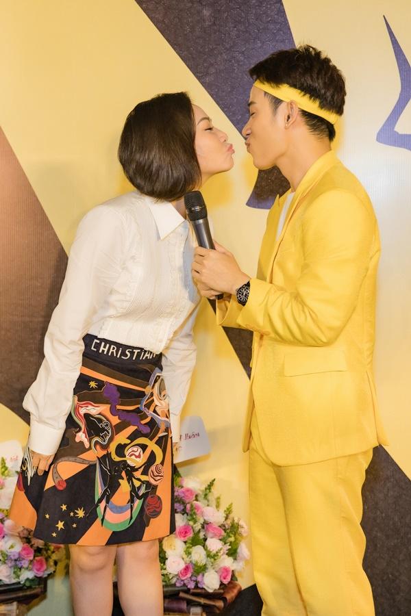 Dân mạng sáng mắt vì MV đam mỹ trá hình xuất sắc của Trúc Nhân-2