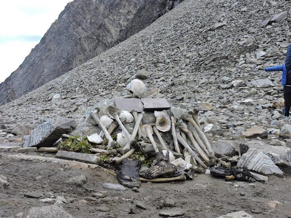 Bí ẩn hồ xương người khổng lồ trên đỉnh Himalaya-4