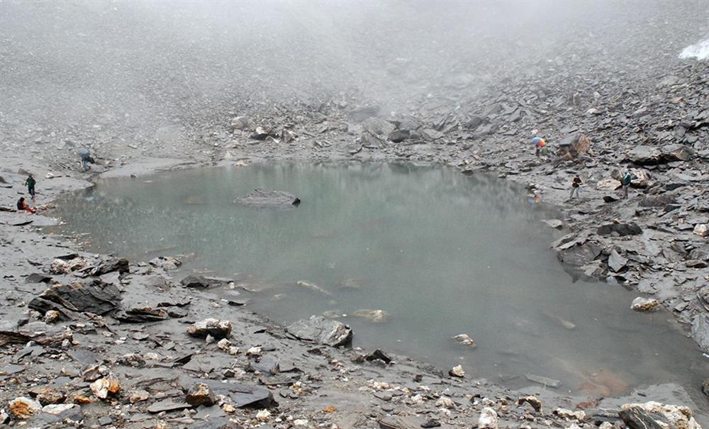 Bí ẩn hồ xương người khổng lồ trên đỉnh Himalaya-6