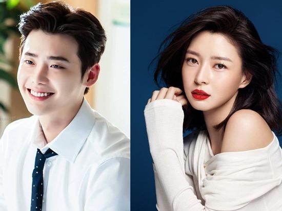 Từng đóng cặp với Park Shin Hye hay Suzy, thế nhưng Lee Jong Suk lại vướng tin đồn hẹn hò mỹ nhân kém tiếng