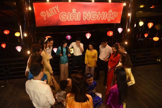 BB Trần mở đại hội giải nghiệp xuất sắc, quẩy vũ điệu đau tay cực sung trong MV parody Để Mị Nói Cho Mà Nghe-8