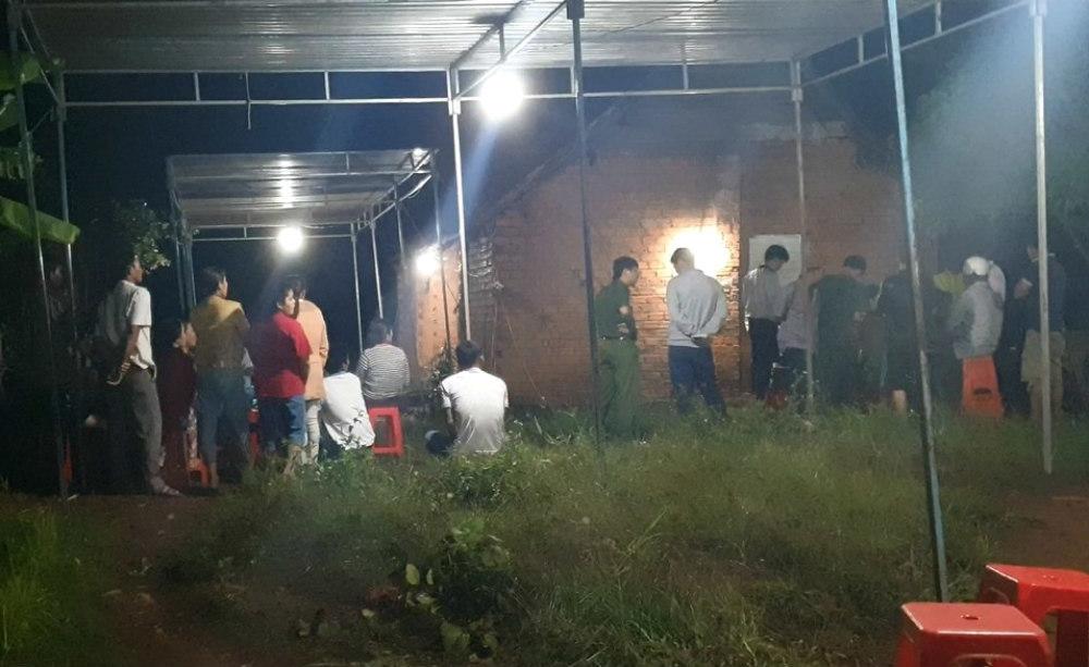 Nghi án cha cắt cổ con trai chết dưới nền nhà ở Đắk Lắk-2