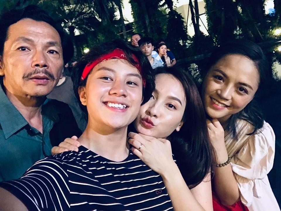 Về Nhà Đi Con ngoại truyện: Xuất hiện bóng hồng mới tình tứ bên Vũ-1