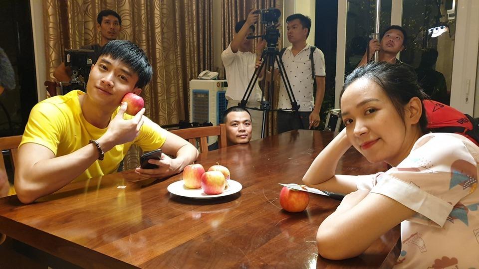 Về Nhà Đi Con ngoại truyện: Xuất hiện bóng hồng mới tình tứ bên Vũ-7