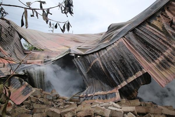 Đại gia phố núi Hà Tĩnh khóc ngất vì kho gỗ hương 17 tỷ cháy thành than-5