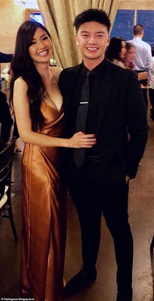 Chụp ảnh cùng con trai nhưng ai cũng tưởng bạn gái của con, bà mẹ U40 này đang gây bão khắp mạng xã hội-3