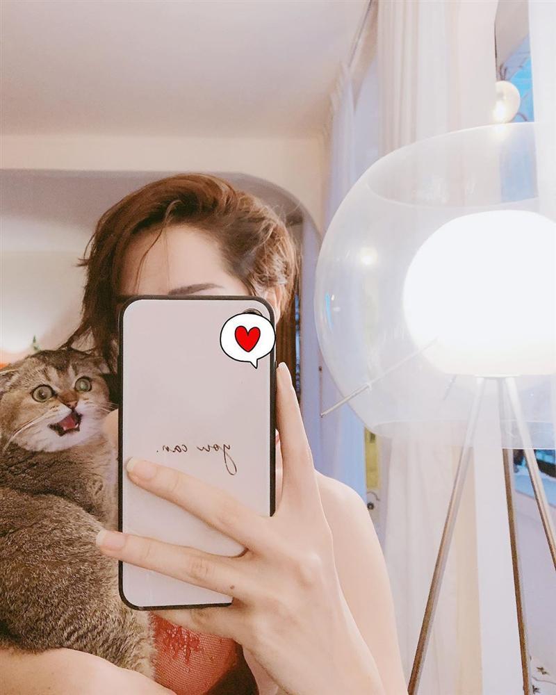 Isaac hôn trán Khả Ngân trong tiệc sinh nhật làm dấy lên nghi án yêu đương-3