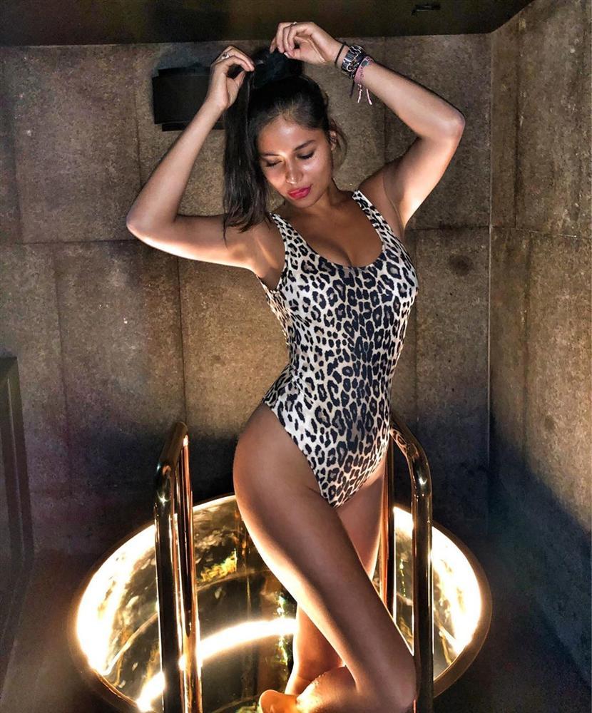 Bản tin Hoa hậu Hoàn vũ 1/8: Giai nhân Khmer diện áo dài tuyệt đẹp, bất ngờ sáng rực giữa rừng mỹ nữ-9