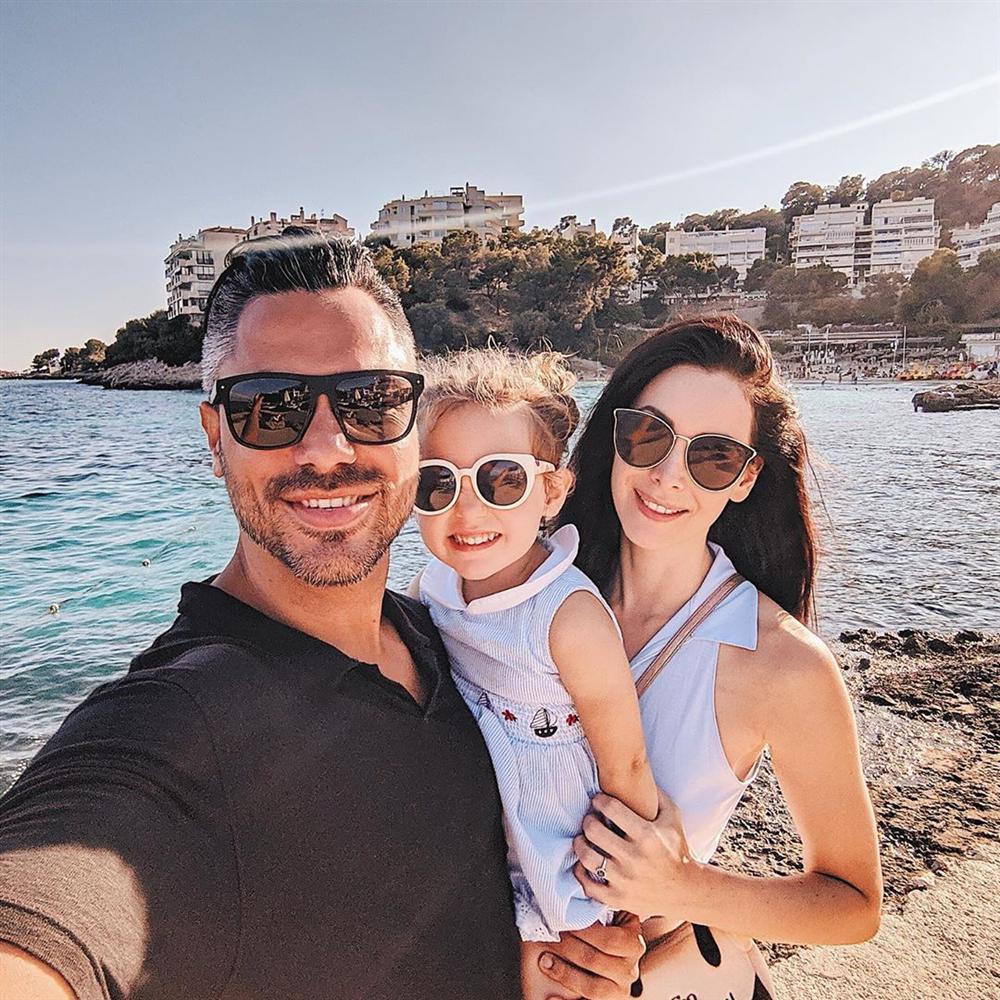 Bản tin Hoa hậu Hoàn vũ 1/8: Giai nhân Khmer diện áo dài tuyệt đẹp, bất ngờ sáng rực giữa rừng mỹ nữ-3