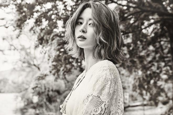 Bạn gái tin đồn Lee Jong Suk - mỹ nữ chân dài, thân hình bốc lửa-3