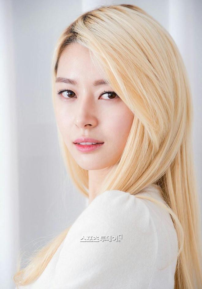 Bạn gái tin đồn Lee Jong Suk - mỹ nữ chân dài, thân hình bốc lửa-5