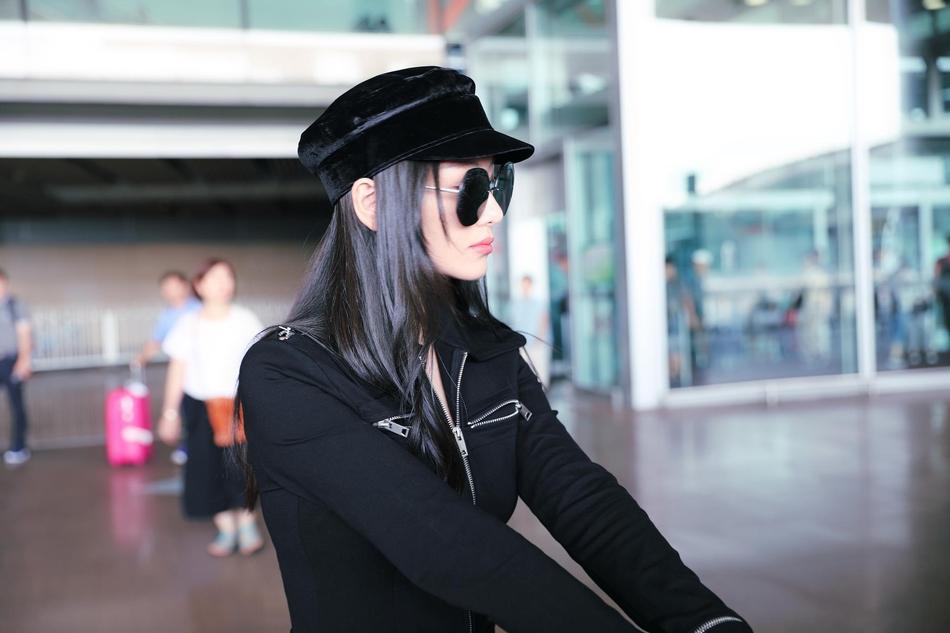 Lý Mạc Sầu Trương Hinh Dư khoe vẻ đẹp quyến rũ, body gợi cảm chỉ sau 4 tháng sinh con-2