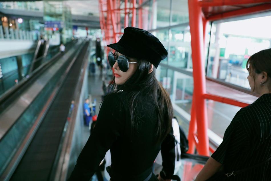 Lý Mạc Sầu Trương Hinh Dư khoe vẻ đẹp quyến rũ, body gợi cảm chỉ sau 4 tháng sinh con-4