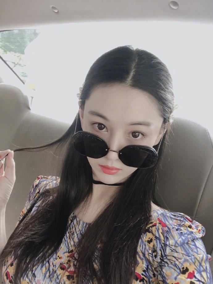 Lý Mạc Sầu Trương Hinh Dư khoe vẻ đẹp quyến rũ, body gợi cảm chỉ sau 4 tháng sinh con-5