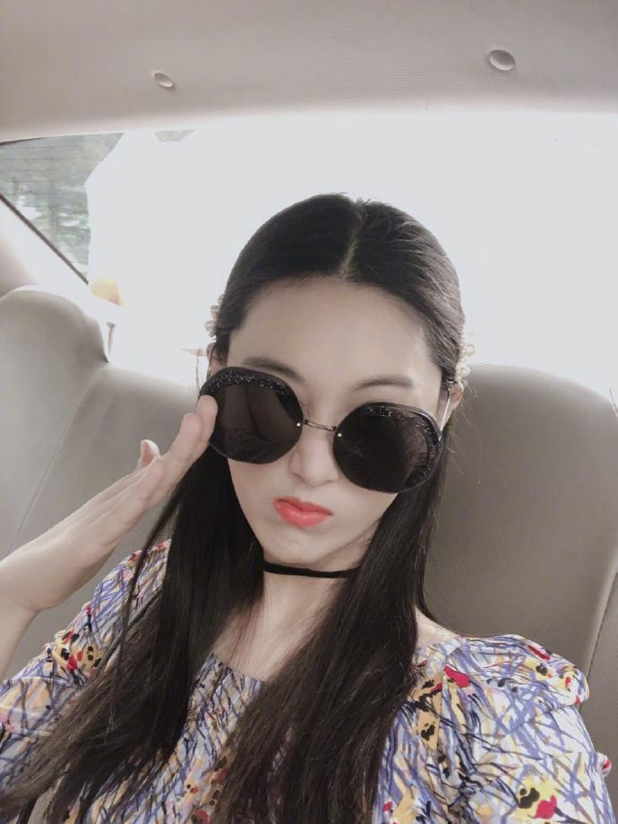 Lý Mạc Sầu Trương Hinh Dư khoe vẻ đẹp quyến rũ, body gợi cảm chỉ sau 4 tháng sinh con-9