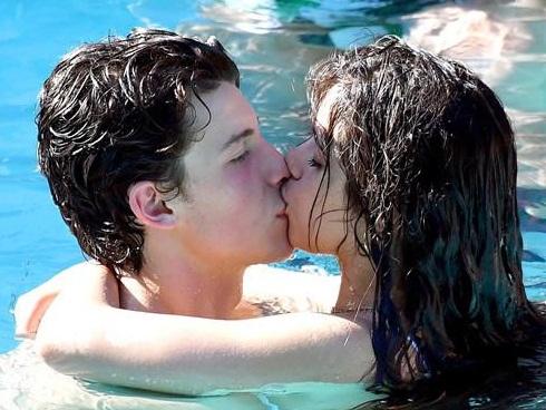 Lộ bằng chứng Shawn Mendes hẹn hò Camila Cabello là chiêu trò PR?