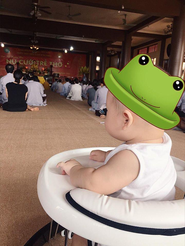 Đưa con trai lên chùa cầu bình an, single mom Ly Kute khiến ai nấy bất ngờ vì ngoại hình phổng phao, cao lớn của cậu bé-6