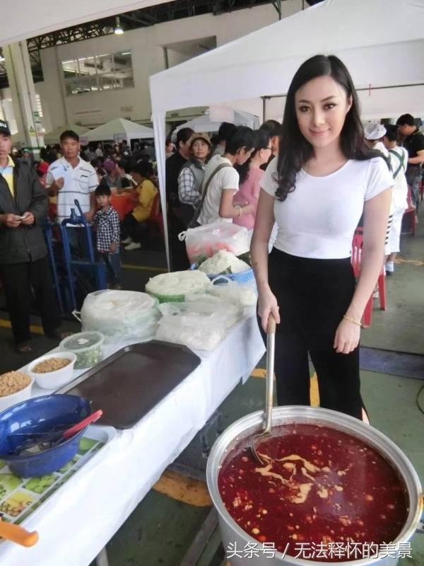 Quán ăn Việt tại Trung Quốc đắt khách nhờ cô bán hàng siêu bốc lửa-5
