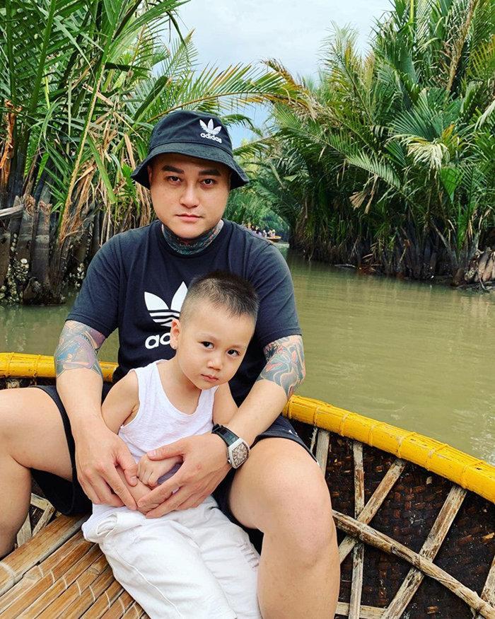 Sau khi bị chê mặt che rồi còn béo như hợi, Vũ Duy Khánh phẫu thuật thẩm mỹ khiến con trai con không nhận ra bố-5