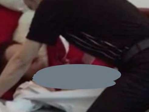 Đắk Nông: Người phụ nữ trung niên bị tình nhân dùng clip nóng tống cả tình lẫn tiền