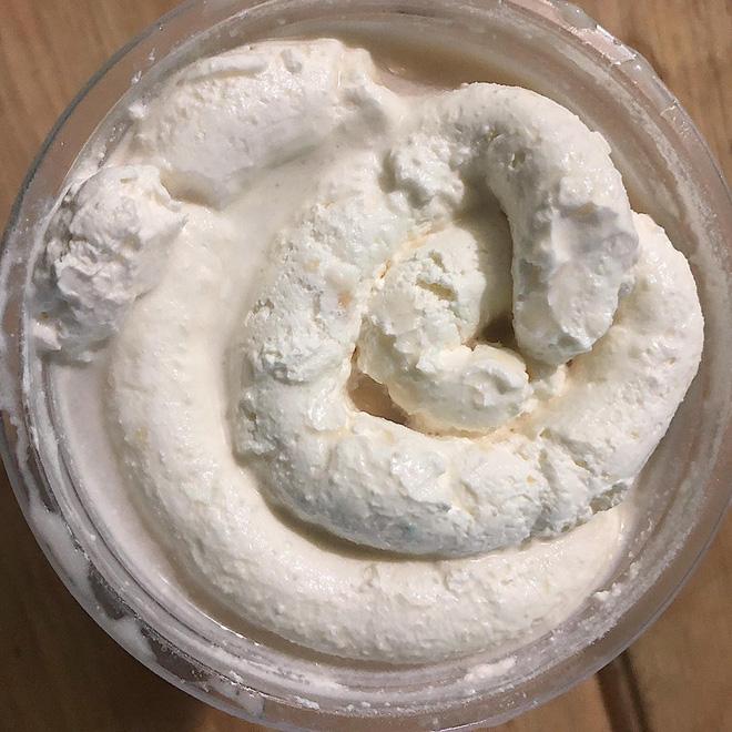 Gọi 1 ly hồng trà kem cheese, khách hàng hết hồn khi nhân viên bê ra một cốc có hình thù lạ...-3