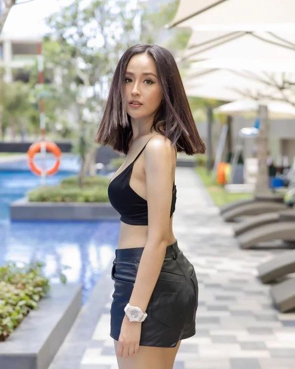 Cùng khoe street style với sắc hồng: Sơn Tùng đỏm dáng - Ngọc Trinh sexy - Phạm Hương cổ điển-9