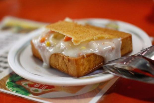 Bánh mì quan tài, tên nghe rùng rợn vậy mà tại sao giới trẻ lại săn lùng?-2