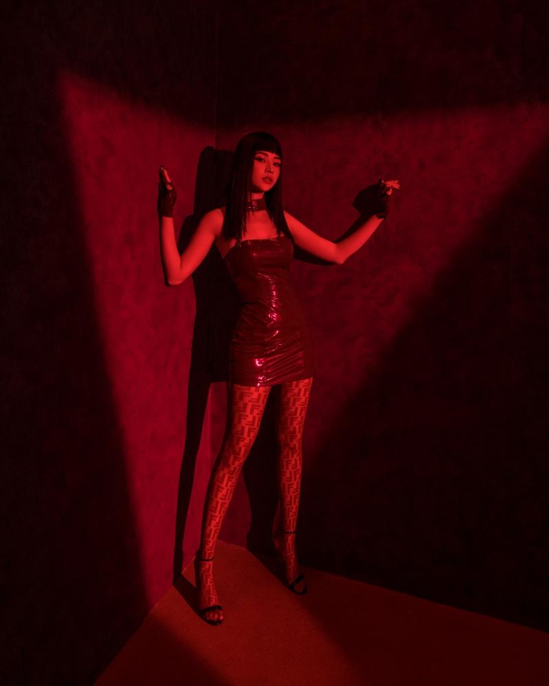 MV mới của Chi Pu: Cảnh đẹp, người xinh chỉ có điều nữ chính hát tiếng nước nào thì ít người hiểu!-1