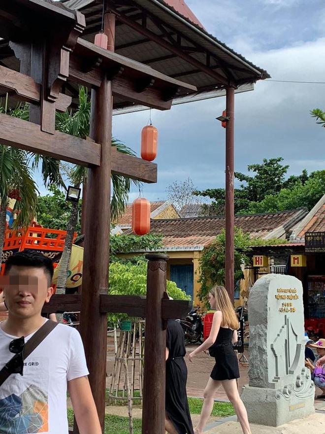 Du lịch Hội An, thanh niên nhờ bạn thân chụp ảnh làm kỉ niệm và nhận cái kết đắng-4