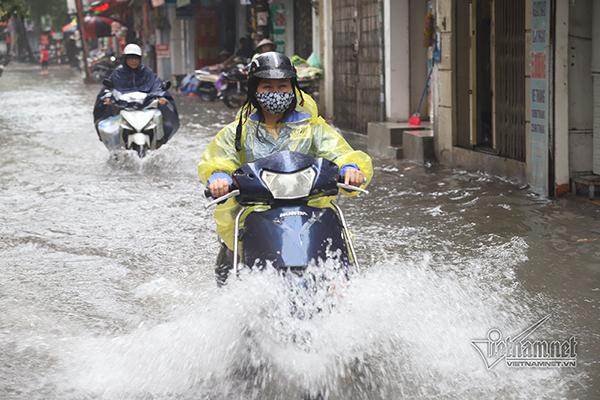 Bão số 3 suy yếu, Hà Nội vẫn mưa to, nguy cơ ngập nhiều phố-1