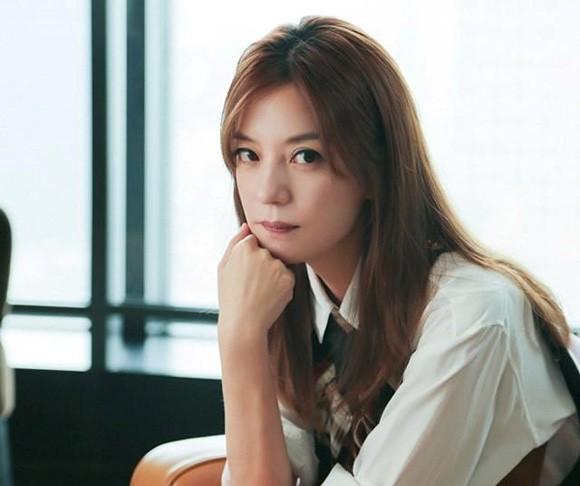 Thực hư chuyện Triệu Vy bị bắt khi bỏ trốn sang nước ngoài vì không đủ tiền bồi thường thua kiện tội lừa đảo-1