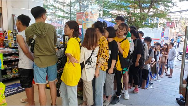 Fan Sơn Tùng M-TP xếp hàng từ tối săn vé Sky Tour-2